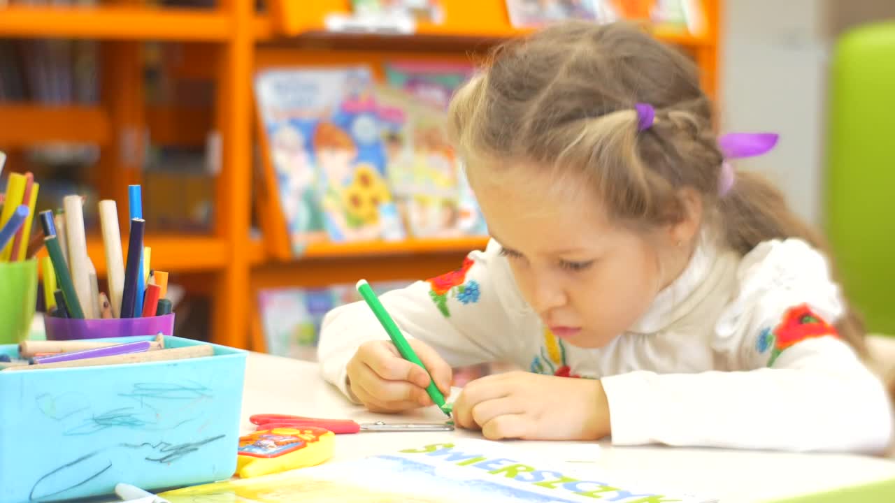 Download Stock Video Blonde Girl Using A Green Marker At School Live Wallpaper For PC