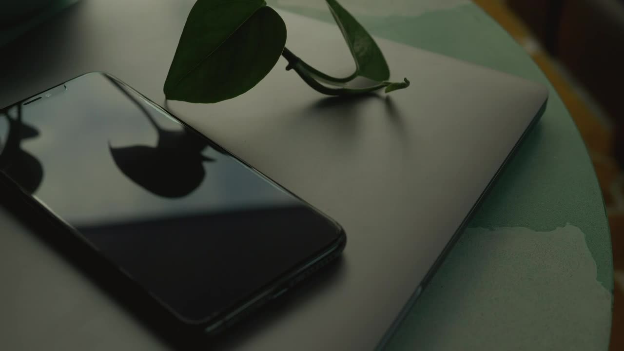 Download Stock Video Black Phone On Laptop Live Wallpaper For PC