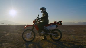 Stock Video Biker Starting His Motorcycle In The Desert Live Wallpaper For PC