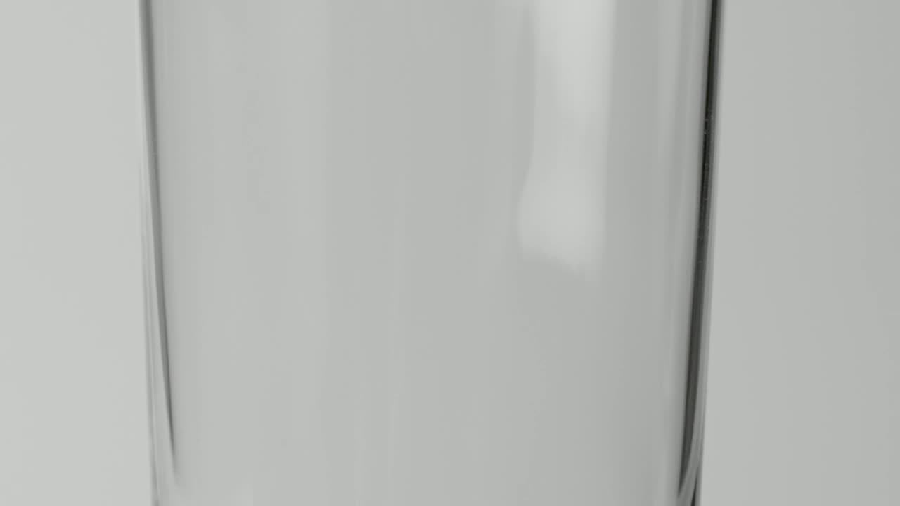 Download Stock Video Beer Pouring Into A Glass Slowly Live Wallpaper For PC