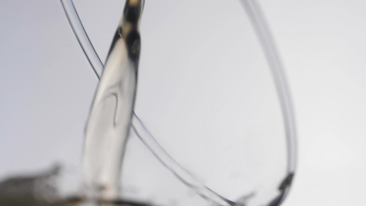 Download Stock Video Beer Being Served In A Glass Live Wallpaper For PC