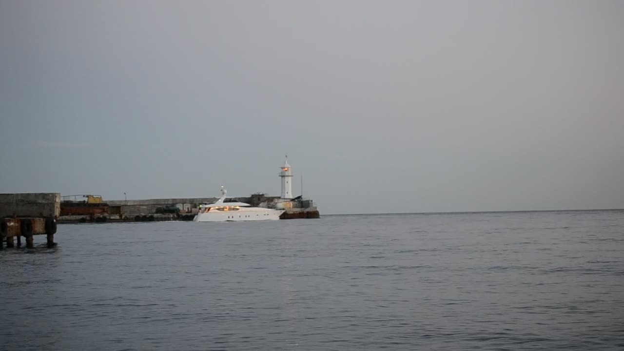 Download Stock Video Beautiful White Boat Leaving Port Live Wallpaper For PC