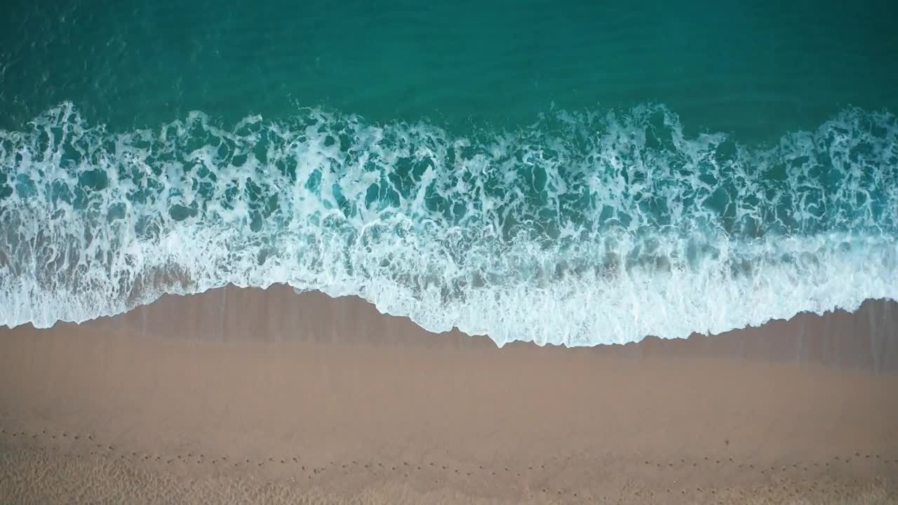 Download Stock Video Beautiful Waves Breaking On Golden Sand Live Wallpaper For PC