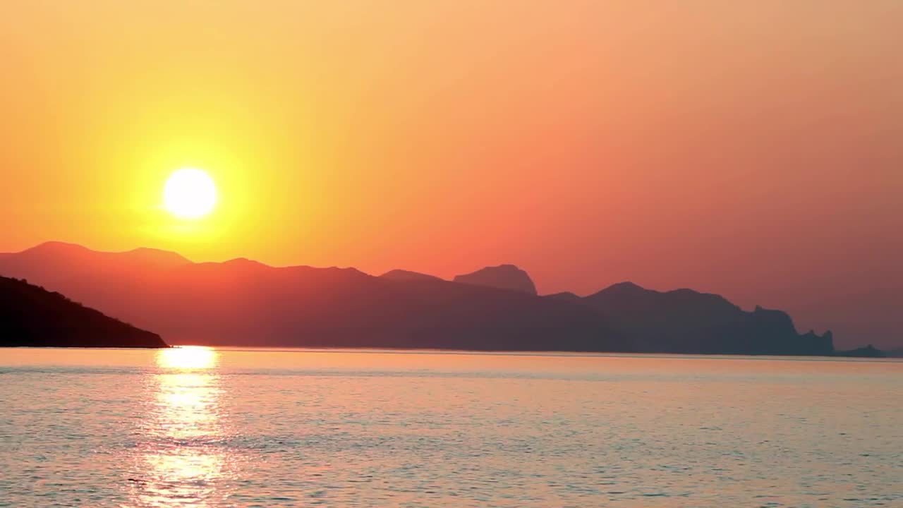 Download Stock Video Beautiful Sunset Reflected On The Sea Seen From The Beach Live Wallpaper For PC