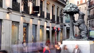 Stock Video Bear And The Strawberry Tree Statue In Madrid Live Wallpaper For PC