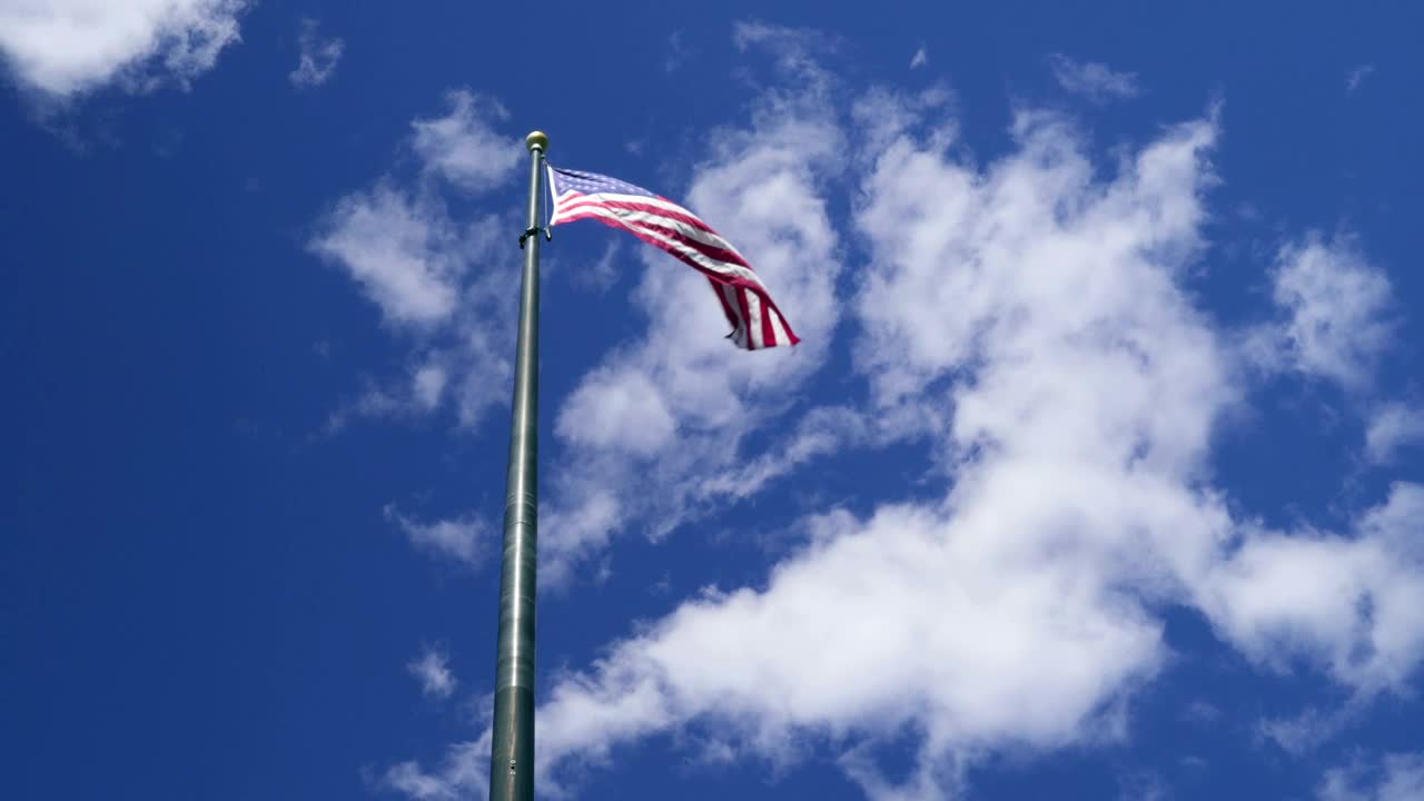 Download Video Stock Clouds Behind The American Flag Live Wallpaper For PC