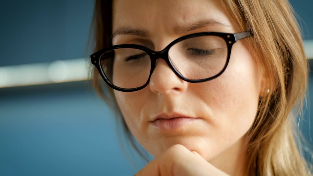 Download Video Stock Close Up Of A Woman Thinking Live Wallpaper For PC