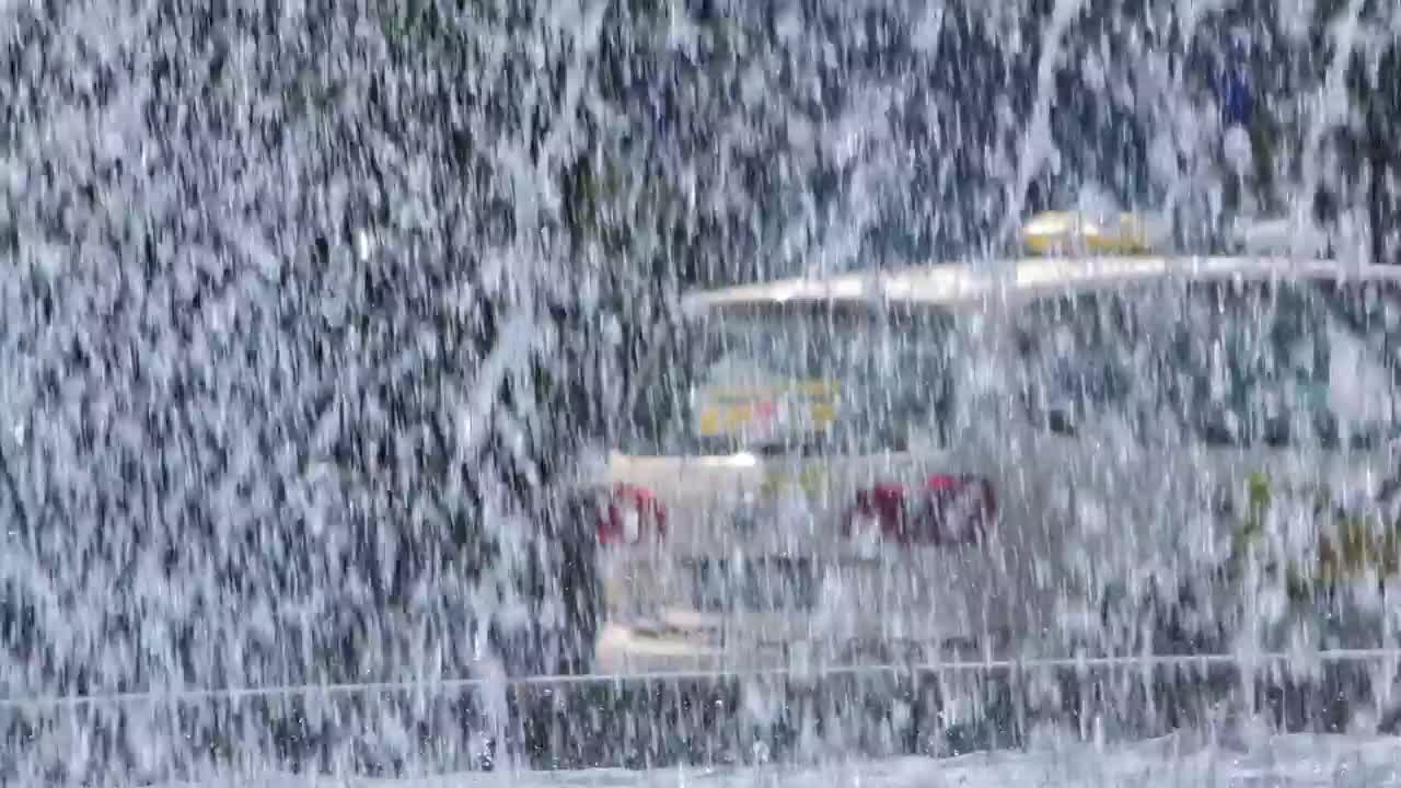 Download Video Stock City Traffic After Water From A Fountain Live Wallpaper For PC