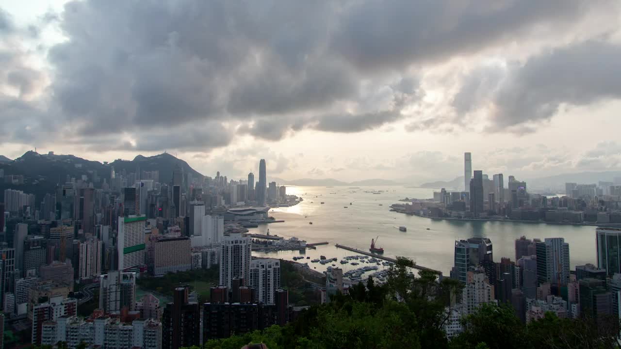 Download Video Stock City Of Large Buildings With A Long River Live Wallpaper For PC