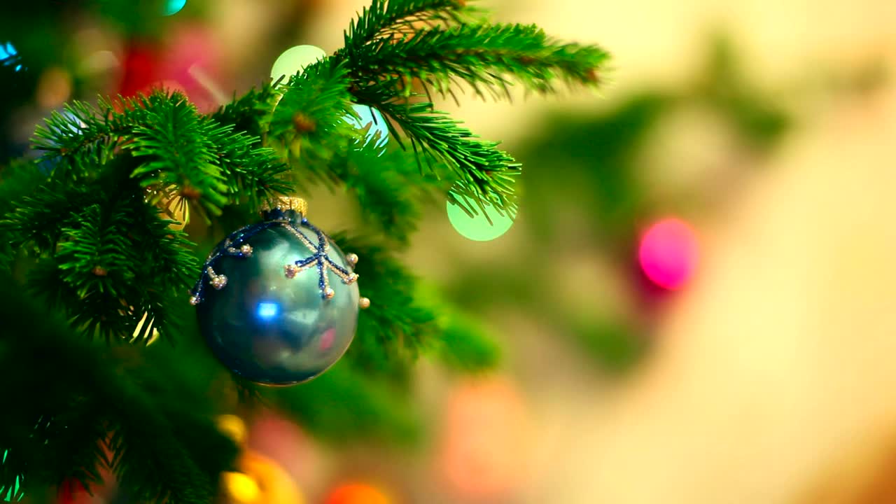 Download Video Stock Christmas Sphere Hanging In The Tree Live Wallpaper For PC