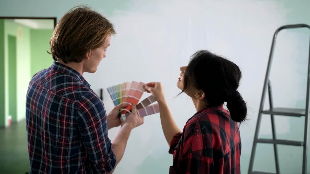 Download Video Stock Choosing Paint Colors Live Wallpaper For PC