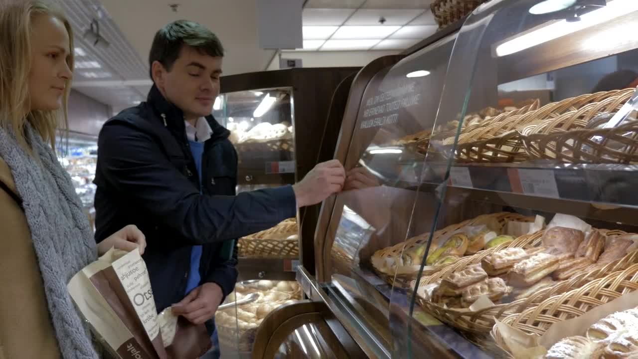 Download Video Stock Choosing Cakes At A Shop Live Wallpaper For PC