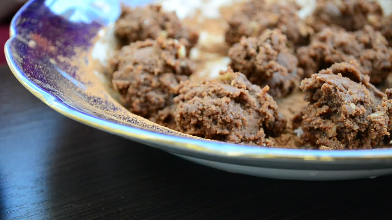 Download Video Stock Chocolate Cakes On A Plate Live Wallpaper For PC