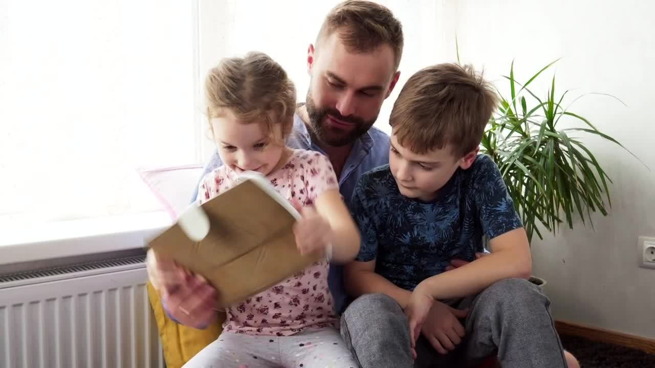 Download Video Stock Children Playing With A Tablet Live Wallpaper For PC