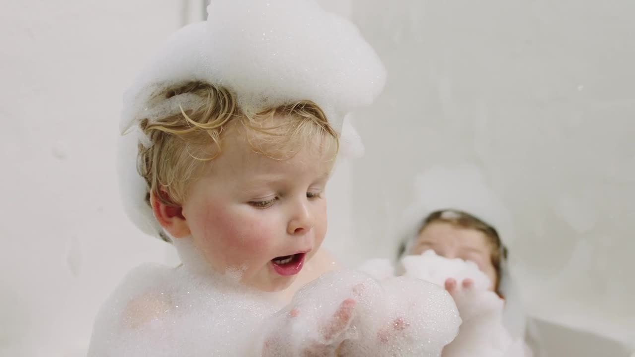 Download Video Stock Children Playing In The Bath Live Wallpaper For PC
