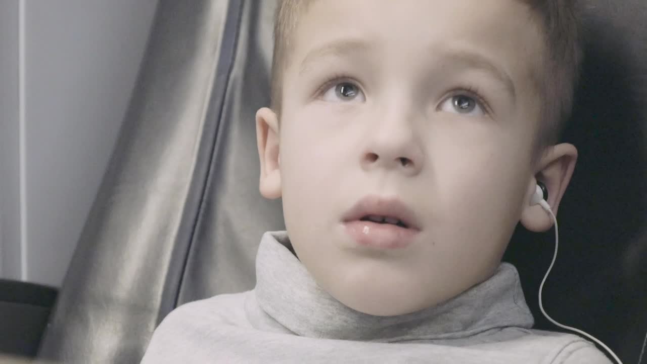 Download Video Stock Child Watching A Film During A Train Ride Live Wallpaper For PC