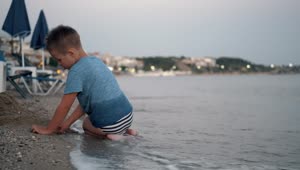 Video Stock Child Spending The Evening At The Beach Live Wallpaper For PC