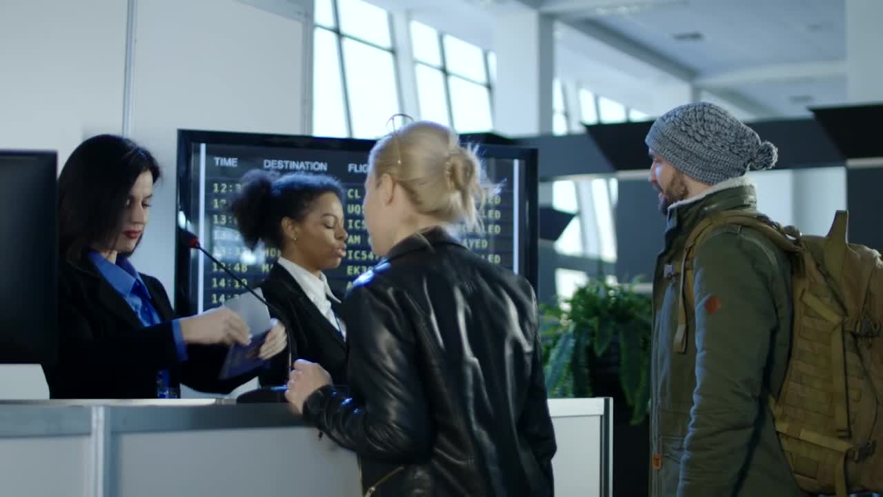 Download Video Stock Checking In At The Airport Counter Live Wallpaper For PC