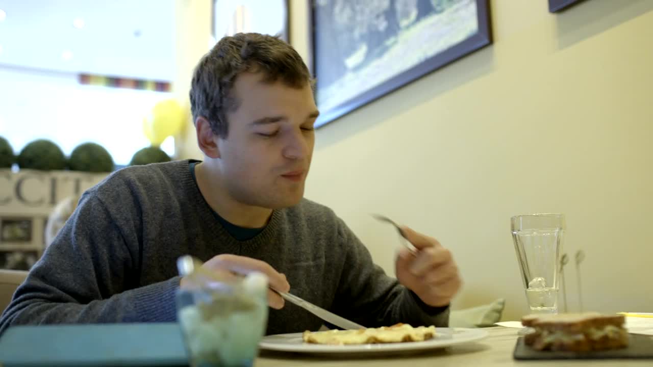 Download Video Stock Chatting Online In A Cafe Live Wallpaper For PC