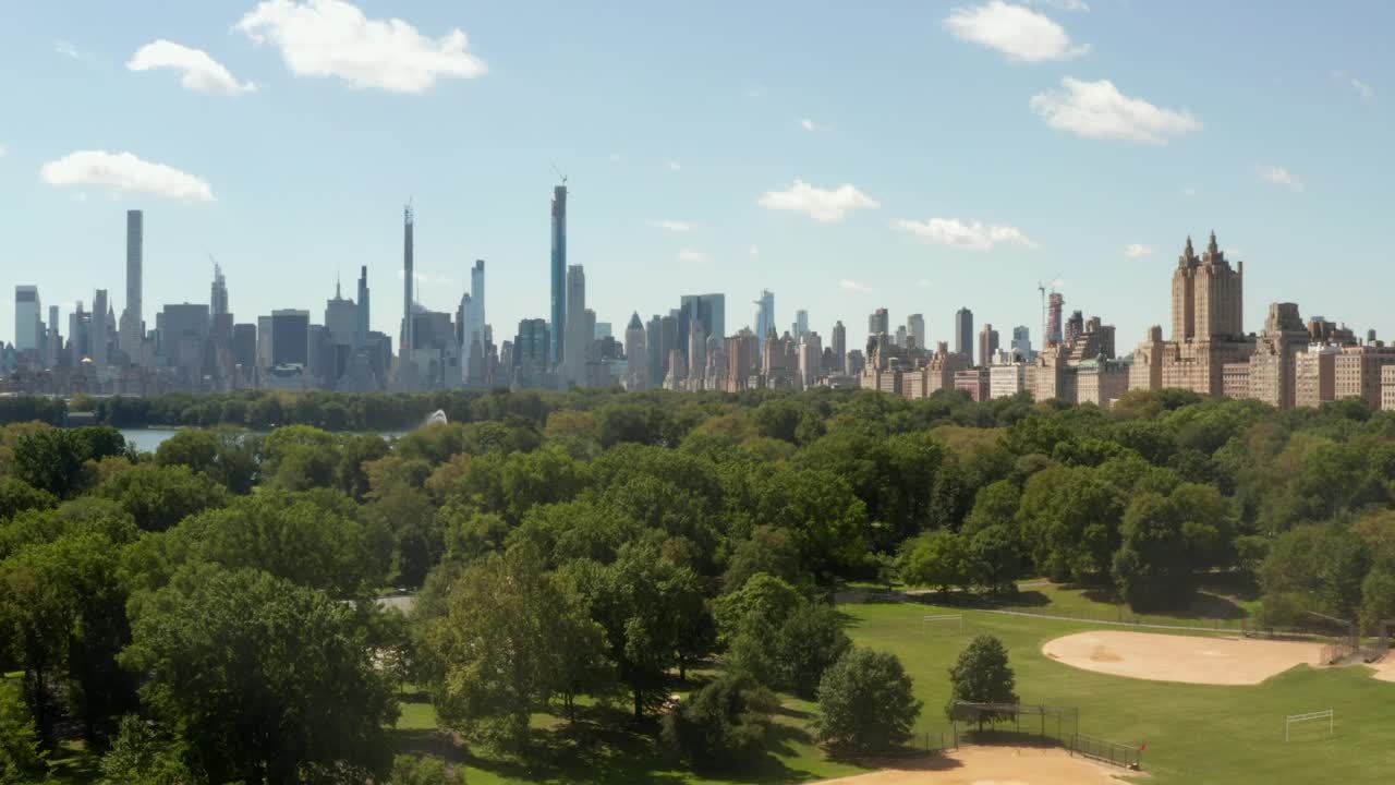 Download Video Stock Central Park With Buildings On The Skyline Live Wallpaper For PC