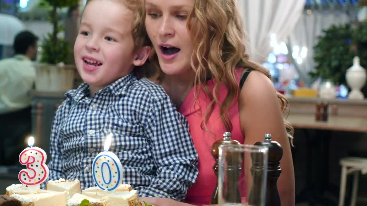 Download Video Stock Celebrating A Th Birthday With Family Live Wallpaper For PC