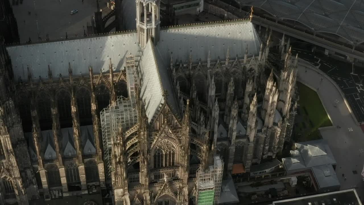 Download Video Stock Cathedral Seen In Detail From The Air Live Wallpaper For PC