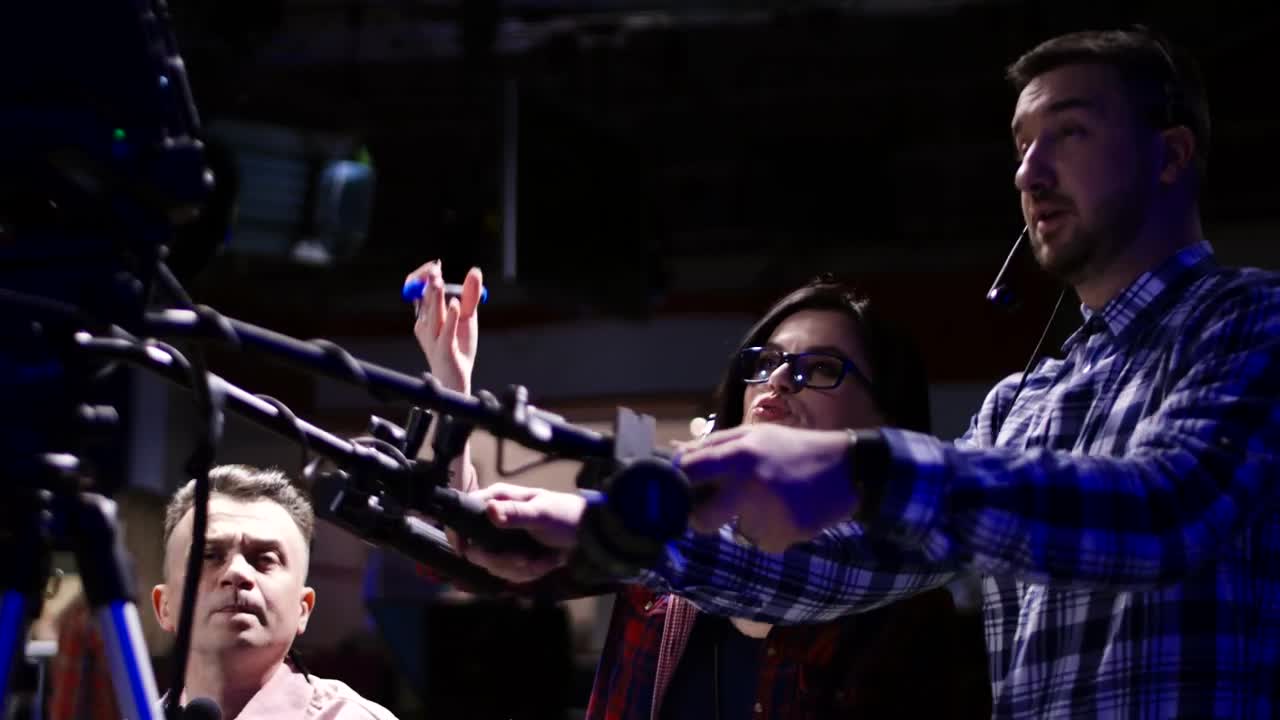 Download Video Stock Cameraman Working In Tv Studio Live Wallpaper For PC