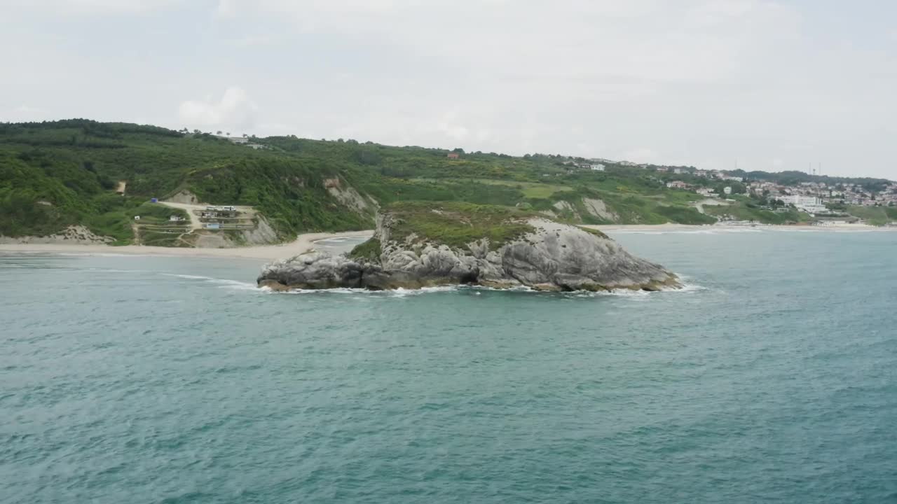 Download Video Stock Calm Sea Along An Empty Coast Live Wallpaper For PC