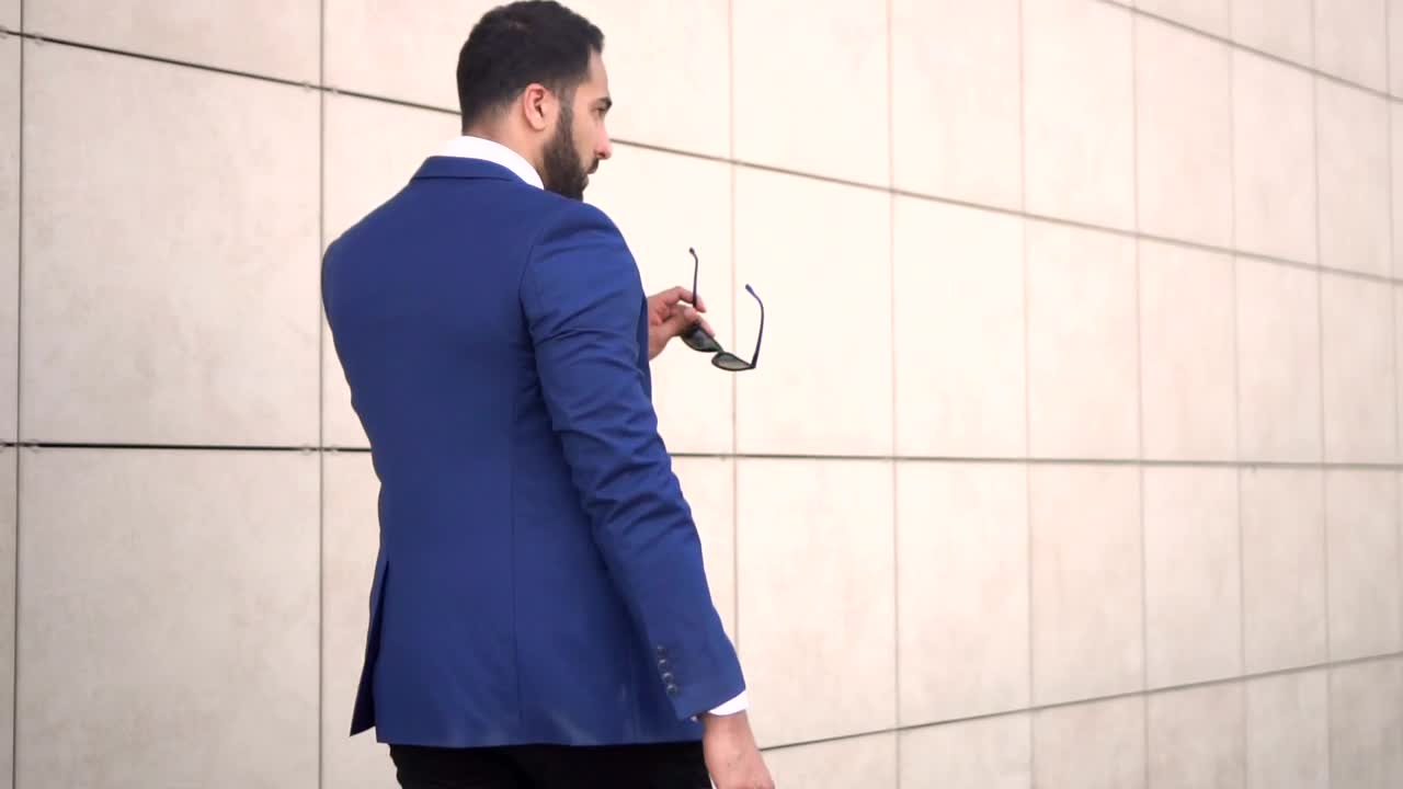 Download Video Stock Businessman Wearing Sunglasses Walking Live Wallpaper For PC
