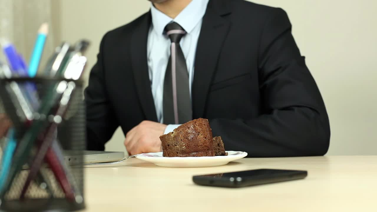 Download Video Stock Businessman Eating While Working At The Computer Live Wallpaper For PC
