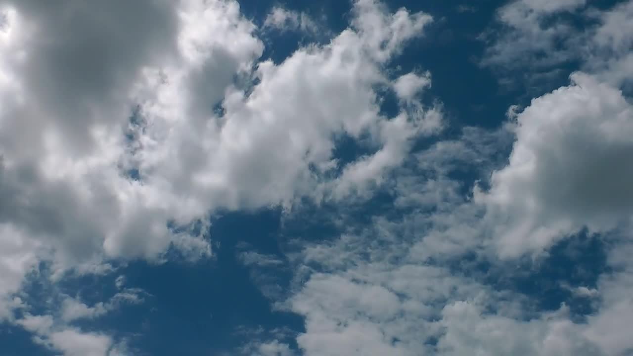 Download Video Stock Clouds Flying In A Clear Sky Live Wallpaper For PC
