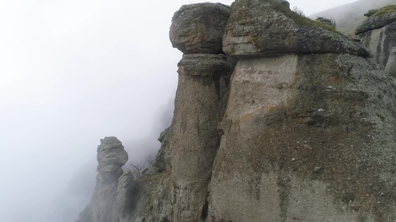 Download Video Stock Clouds Covering The Edge Of A Mountain Live Wallpaper For PC