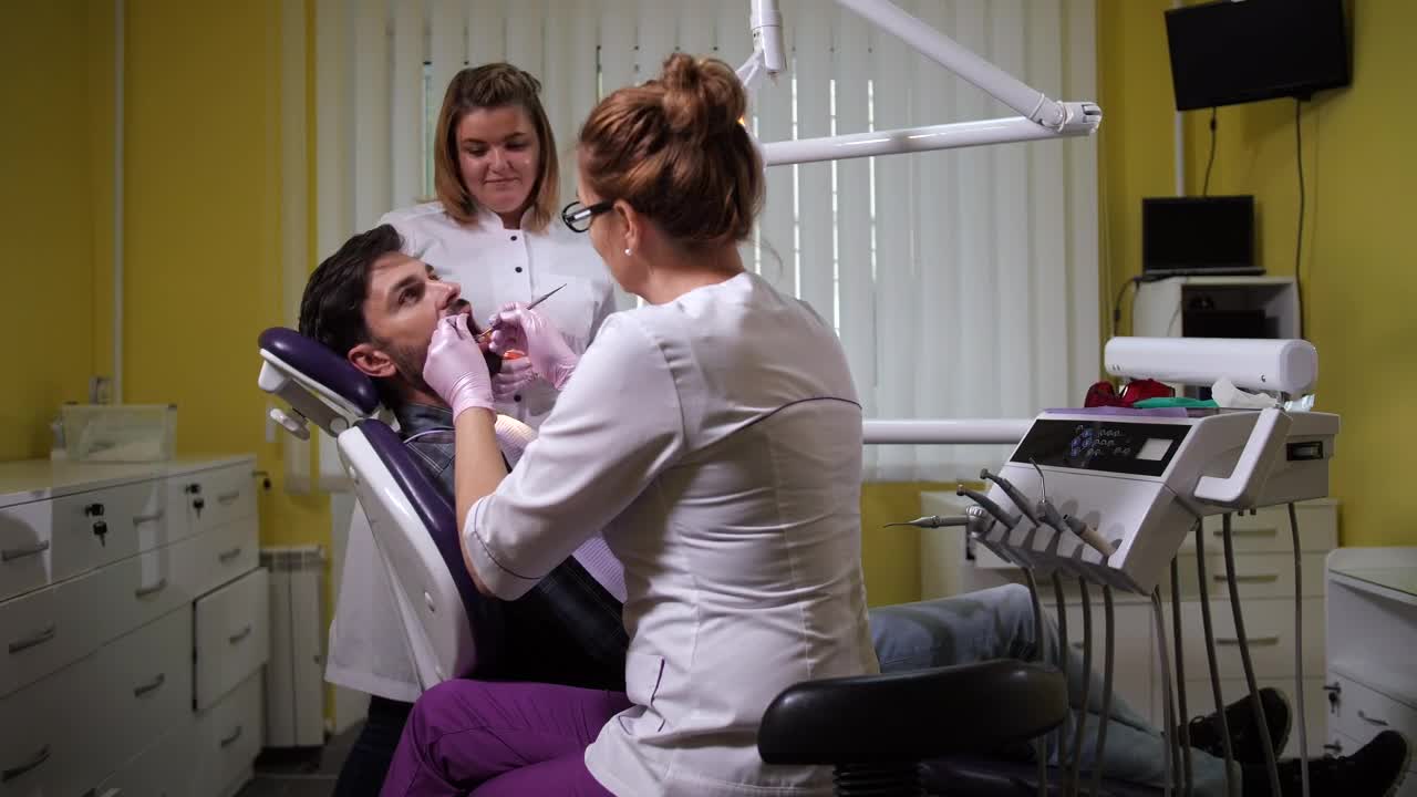 Download Stock Video Dentist Using A Uv Lamp Live Wallpaper For PC