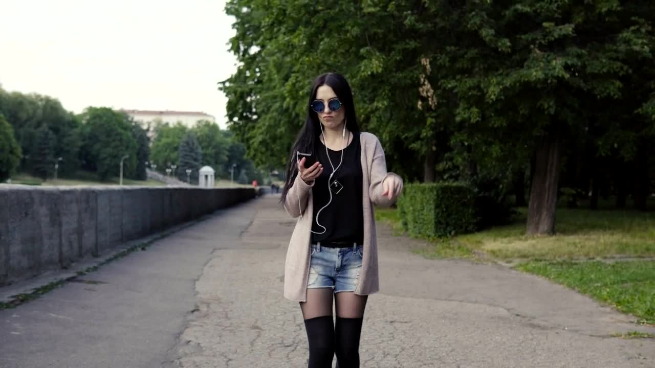 Download Stock Video Dancing While Walking Down The Street Live Wallpaper For PC