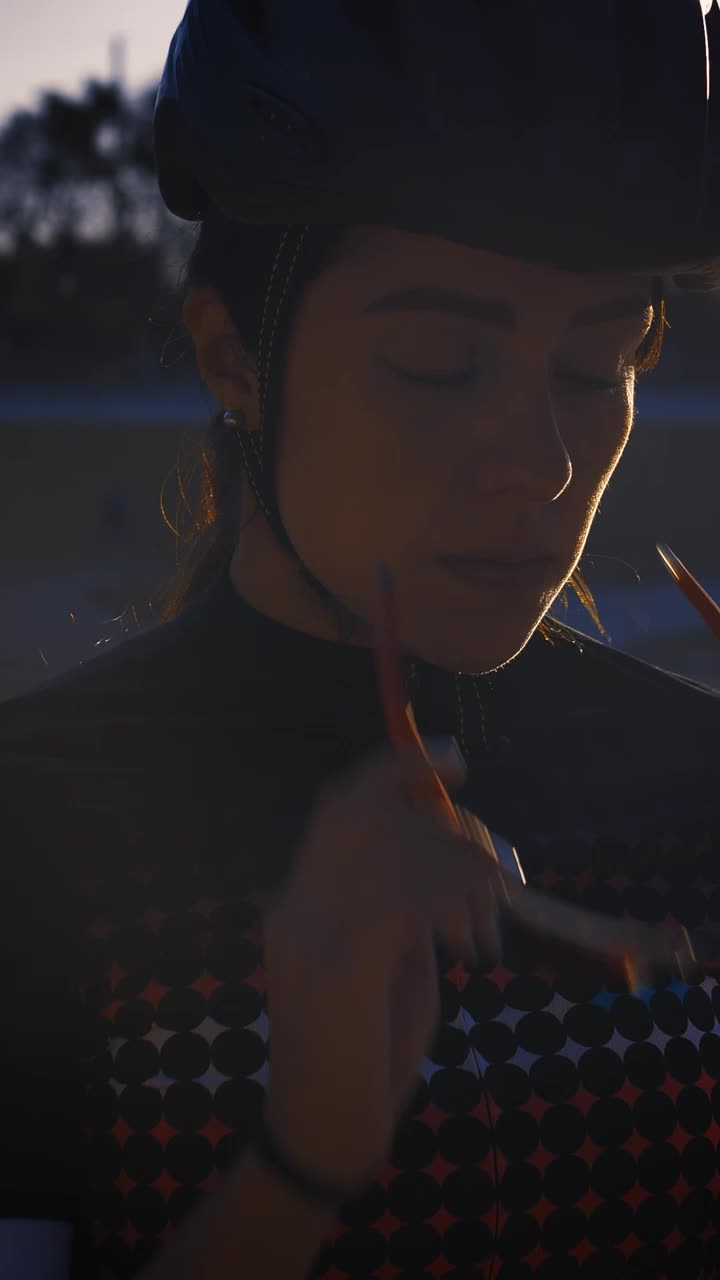 Download Stock Video Cyclist Girl Puts On Sunglasses To Train On A Track Live Wallpaper For PC