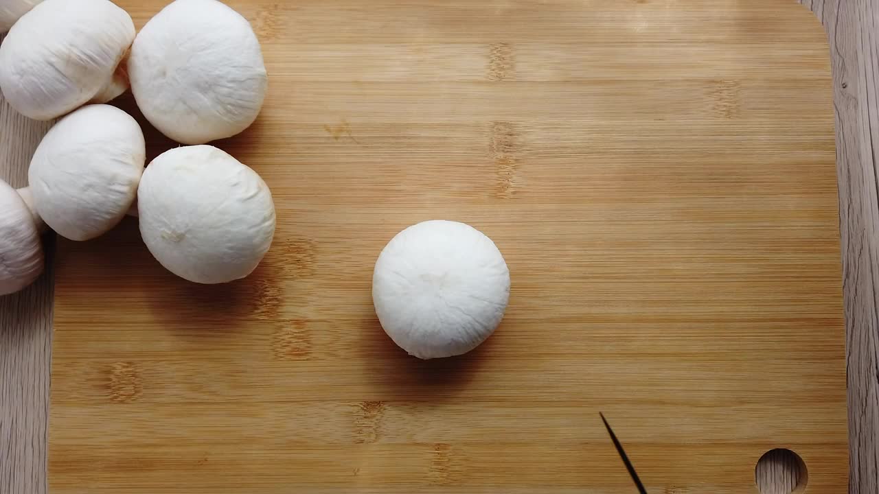 Download Stock Video Cutting Up Mushrooms For Dinner Live Wallpaper For PC