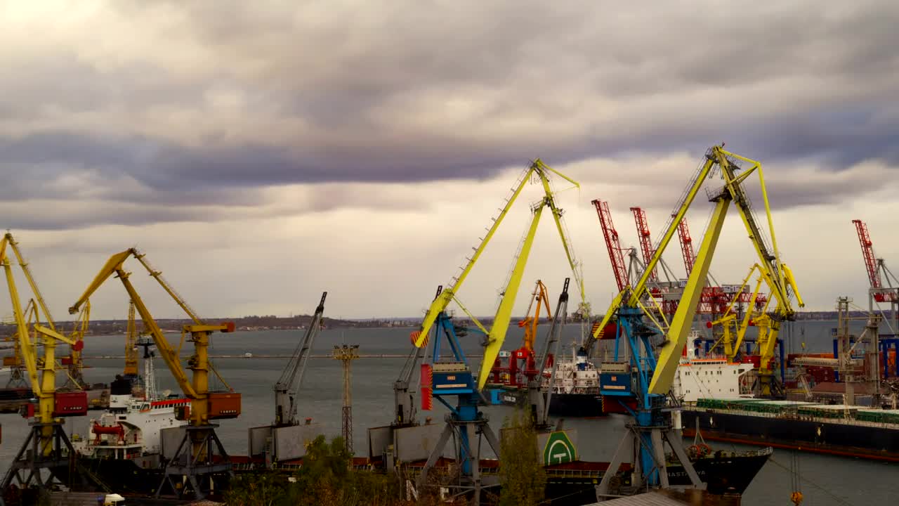 Download Stock Video Cranes At Seaport Working On A Cloudy Day Live Wallpaper For PC