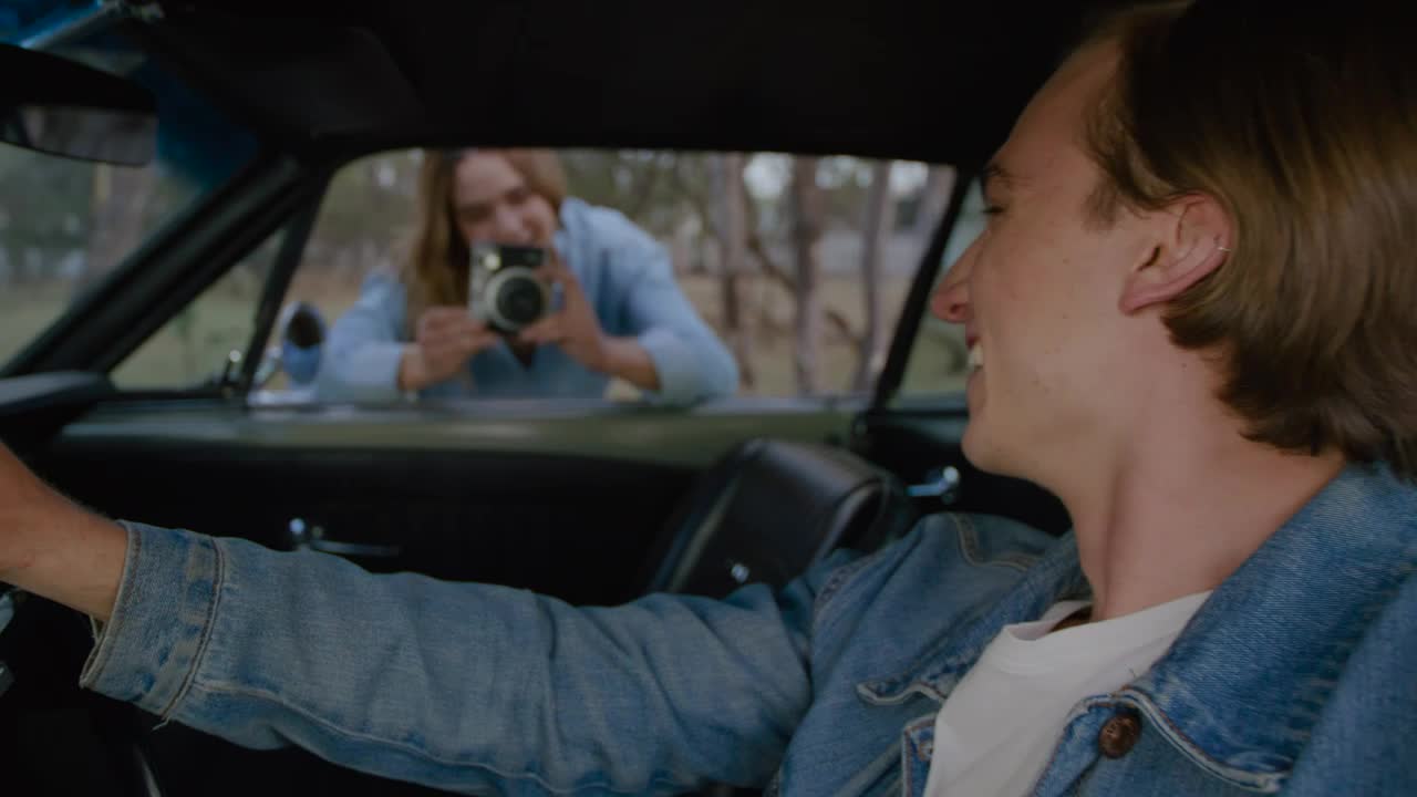 Download Stock Video Couple Taking Photos During A Road Trip Live Wallpaper For PC