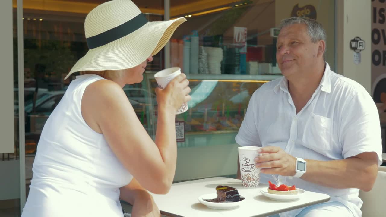 Download Stock Video Couple Taking A Photo In A Cafe Live Wallpaper For PC