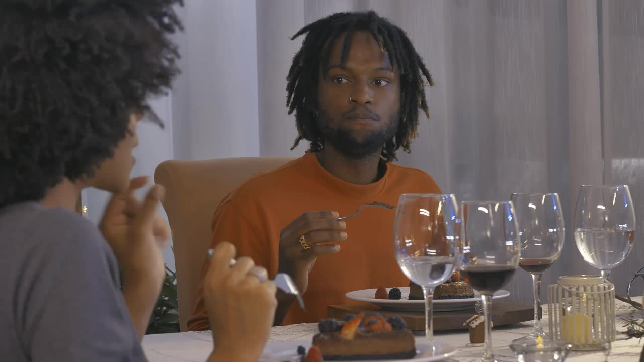 Download Stock Video Couple Of Friends Chatting During Christmas Dinner Live Wallpaper For PC