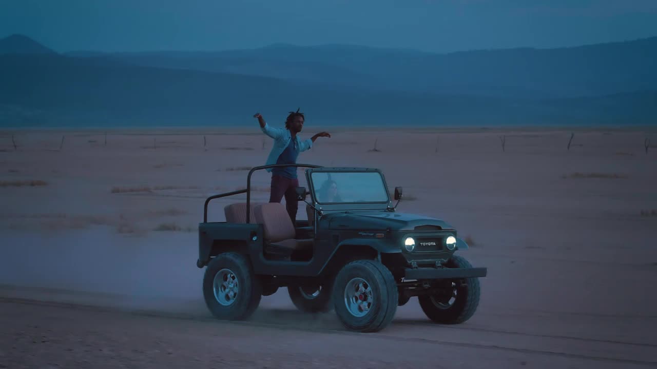 Download Stock Video Couple Enjoying A Trip Through A Desert Live Wallpaper For PC