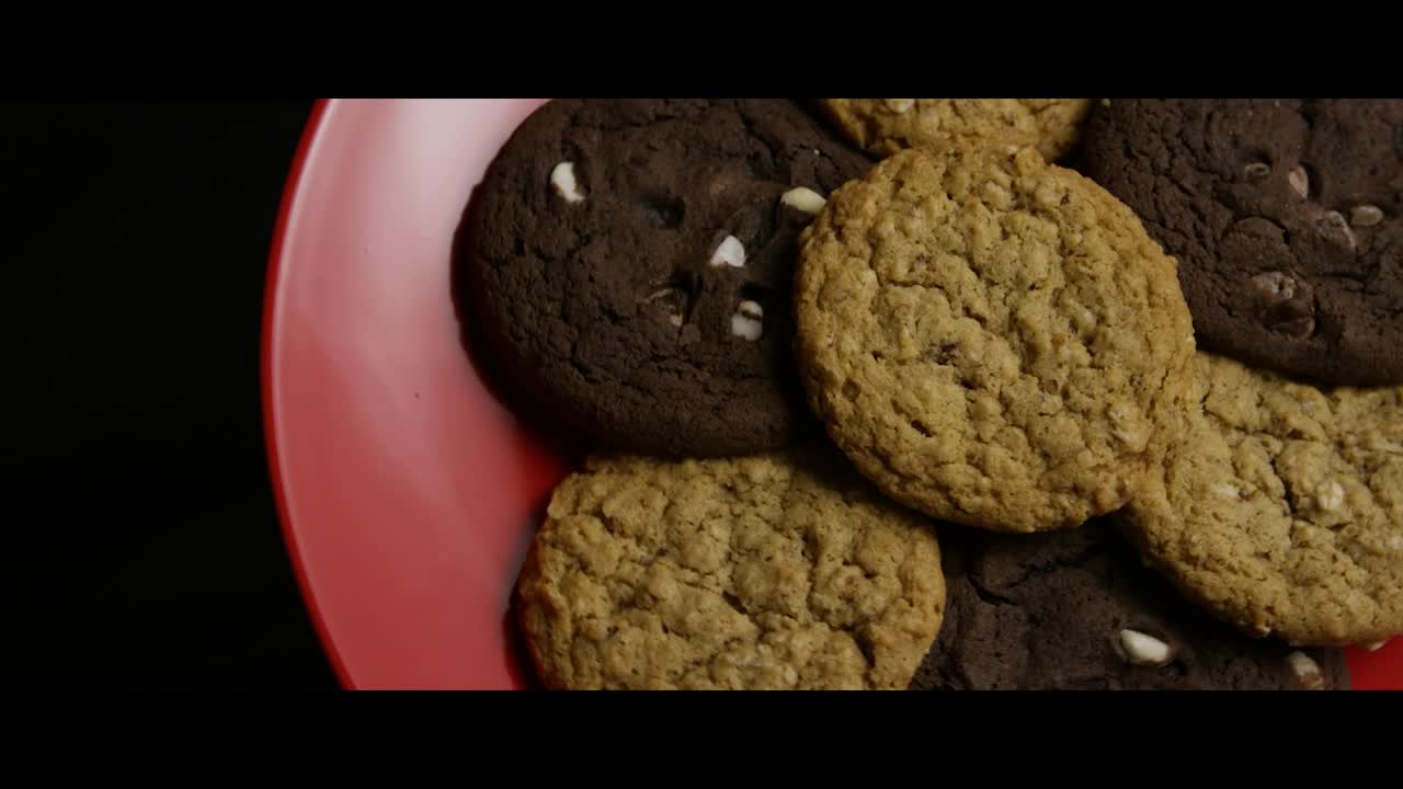 Download Stock Video Cookies On A Red Plate Rotating Live Wallpaper For PC