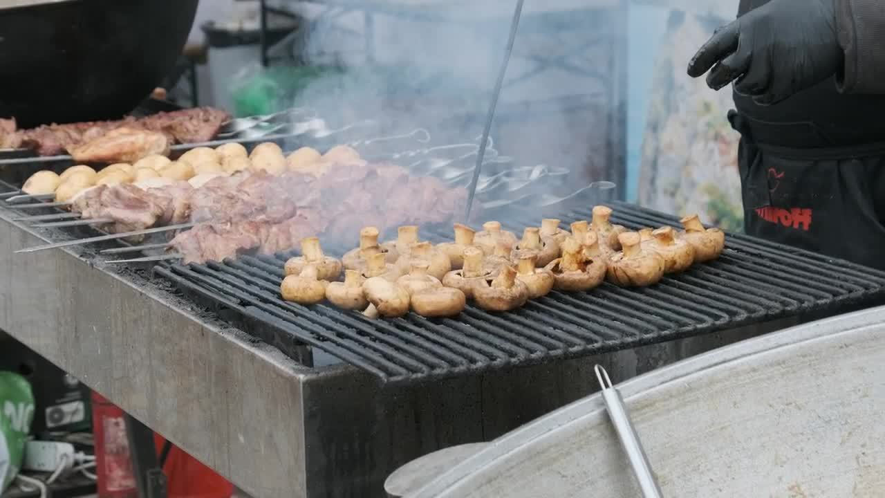 Download Stock Video Cook Preparing Meat And Mushrooms On The Grill Live Wallpaper For PC
