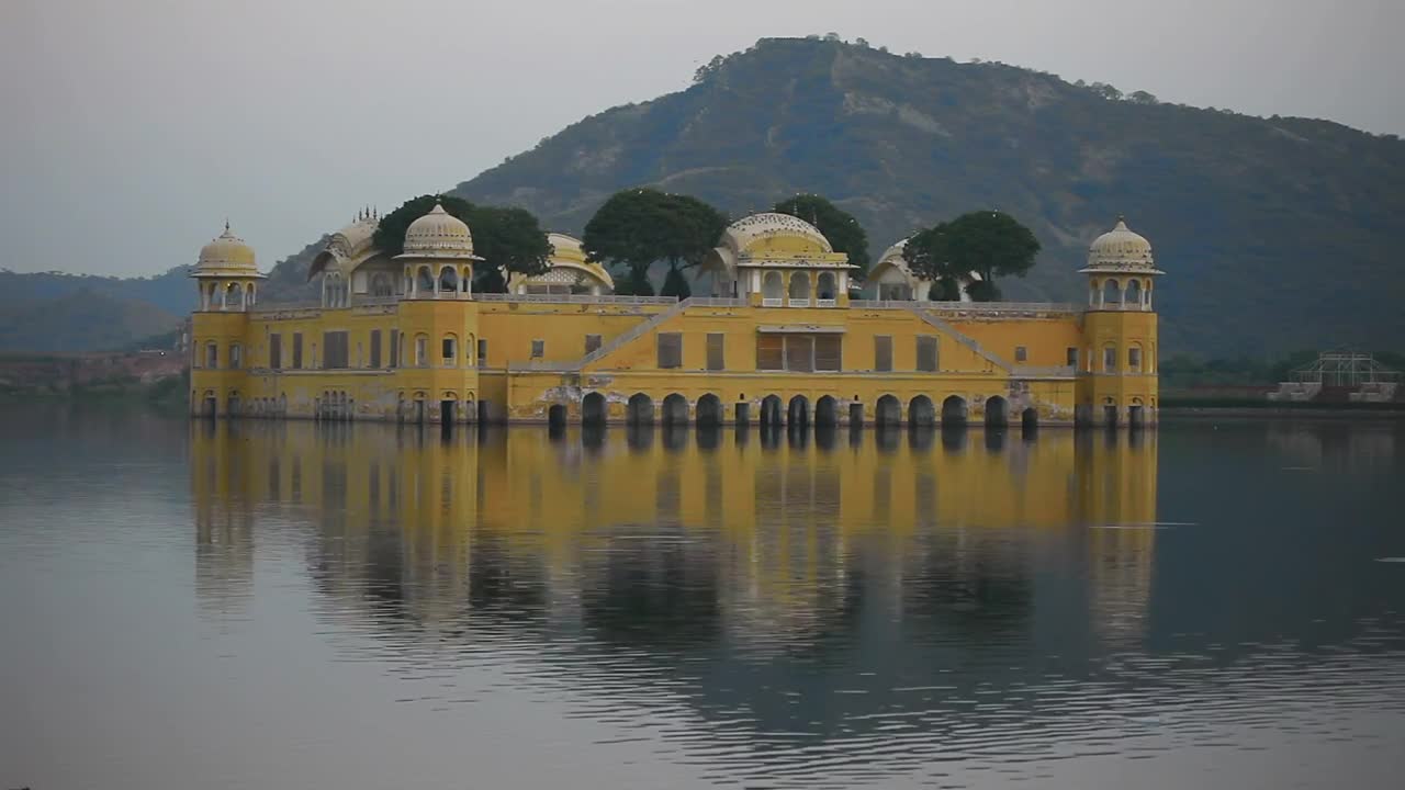 Download Stock Video Construction In The Middle Of The Lake Live Wallpaper For PC