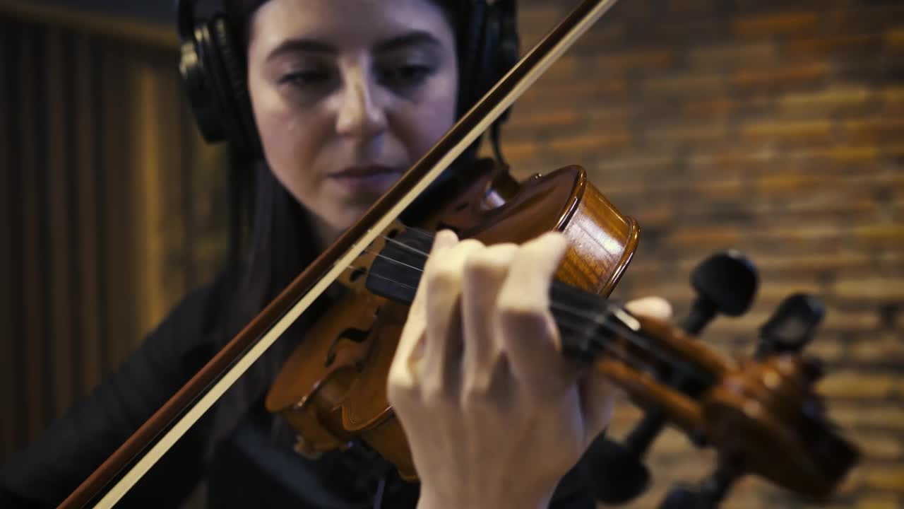 Download Stock Video Experienced Violinist Playing In A Recording Studio Live Wallpaper For PC