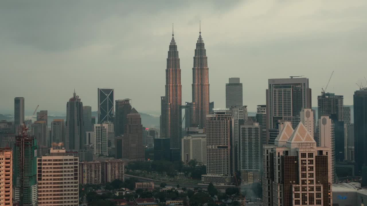 Download Stock Video Evening Changing To Night Over The City Live Wallpaper For PC