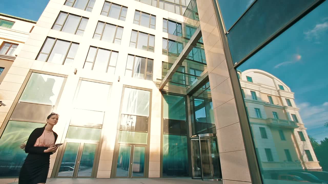 Download Stock Video Entrepreneur Works On Her Tablet Outside Her Office Live Wallpaper For PC