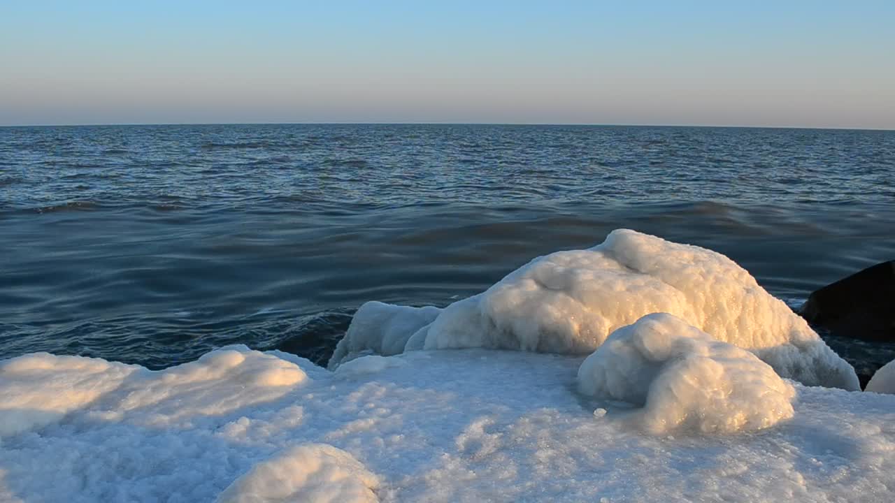 Download Stock Video Edge Of A Glacier Live Wallpaper For PC