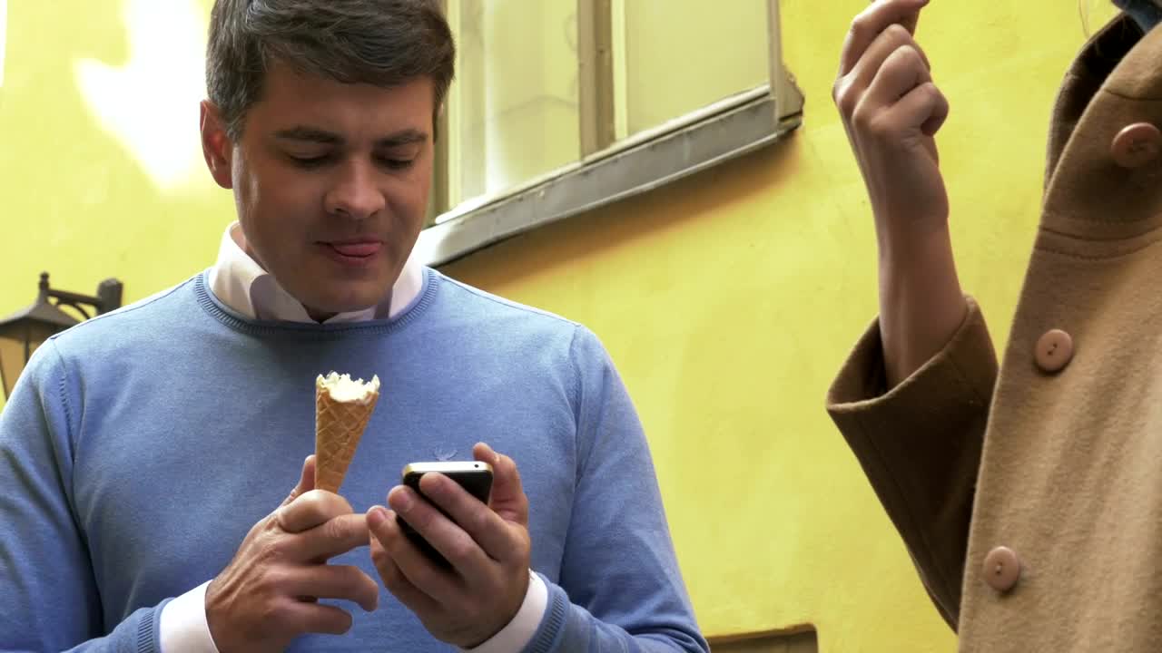 Download Stock Video Eating Ice Cream On Vacation Live Wallpaper For PC