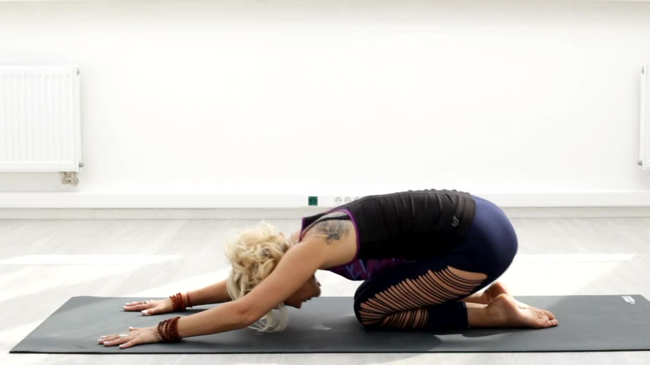 Download Stock Video Doing Yoga In An Empty Room Live Wallpaper For PC